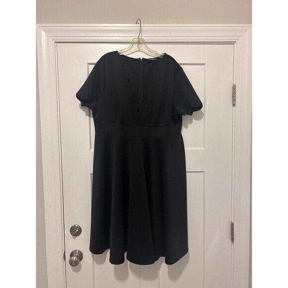 SHEIN Curve Black Scallop Trim V Neck Dress Women’s Size 3X Goth LBD Cocktail - Picture 1 of 6